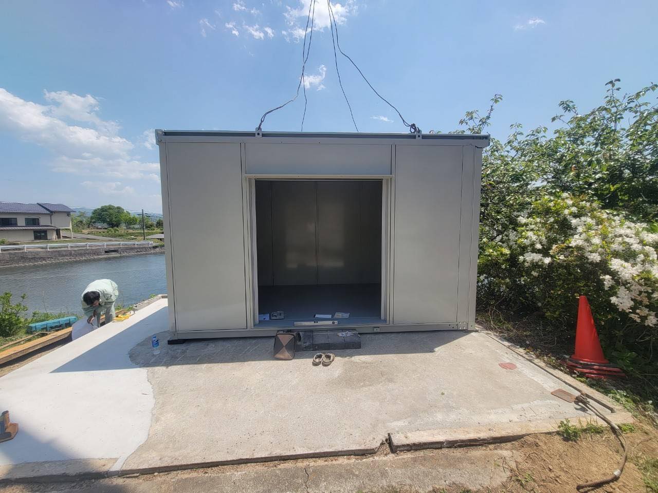 農機具小屋　年内に解体できる方へ　　綺麗なシャッター付き 農機具小屋 年内に解体できる方へ 綺麗なシャッター付き